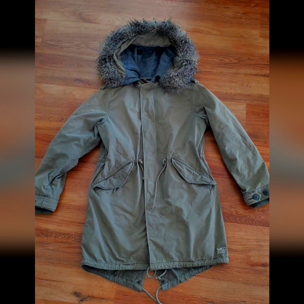 Aritzia TNA Winter Parka Small
